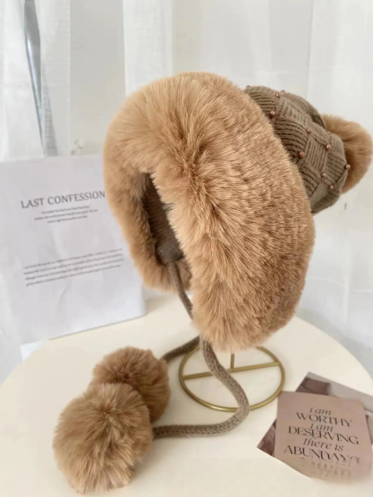 Bonnet Tricot Femme – Pompons Doux | Confort & Tendance