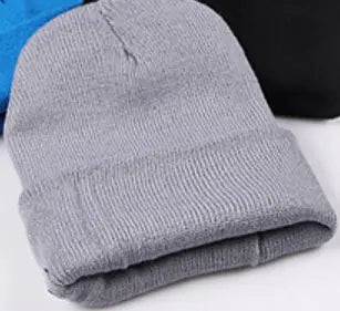 Bonnet Streetwear “Mini Human” – Style Unique & Hiver Chaud