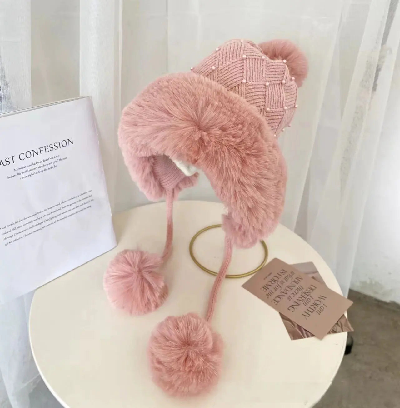 Bonnet Tricot Femme – Pompons Doux | Confort & Tendance