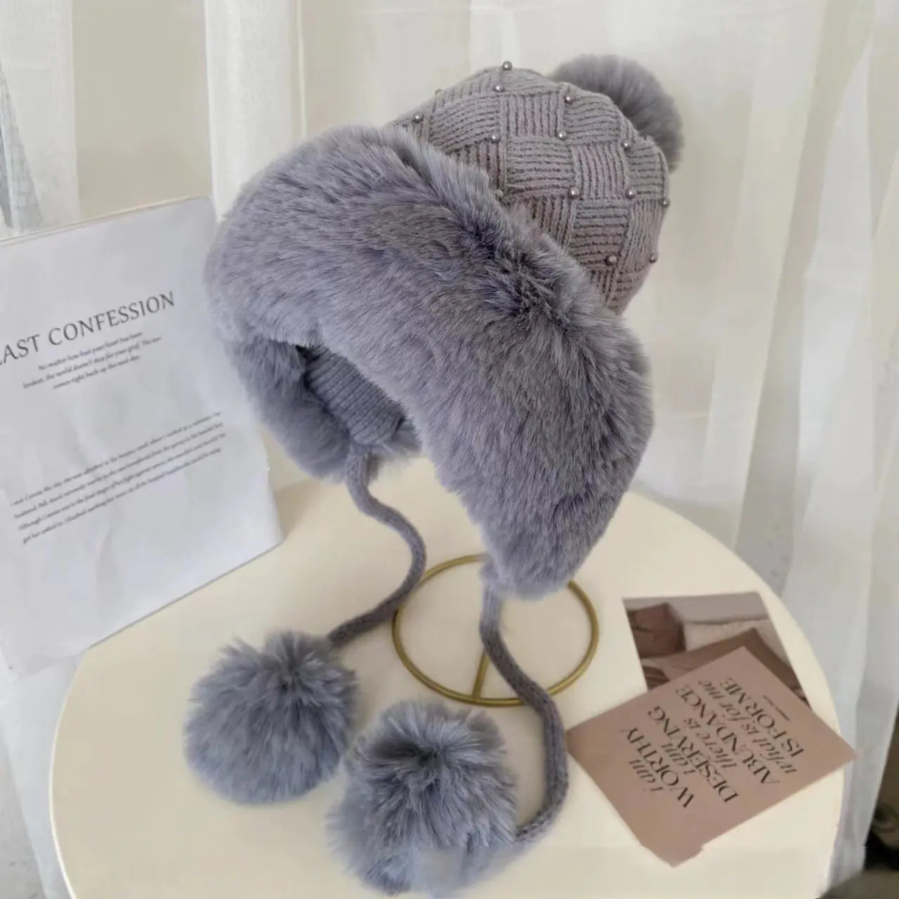 Bonnet Tricot Femme – Pompons Doux | Confort & Tendance